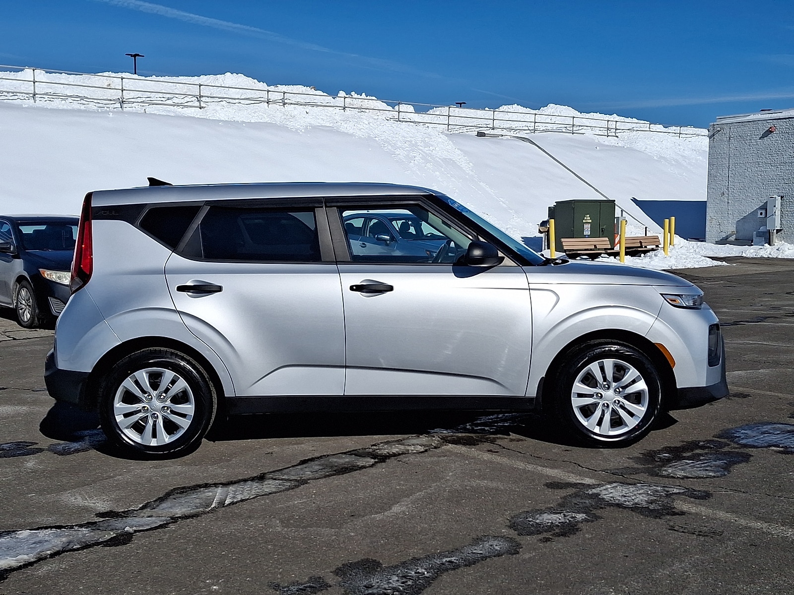 View vehicle photo 7