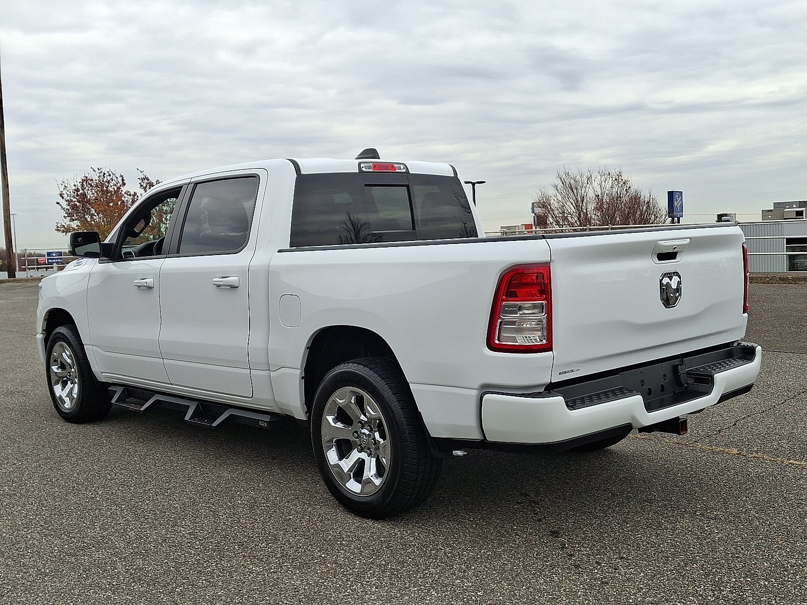View vehicle photo 4