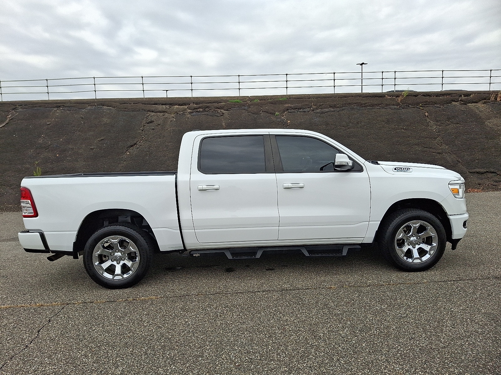 View vehicle photo 7