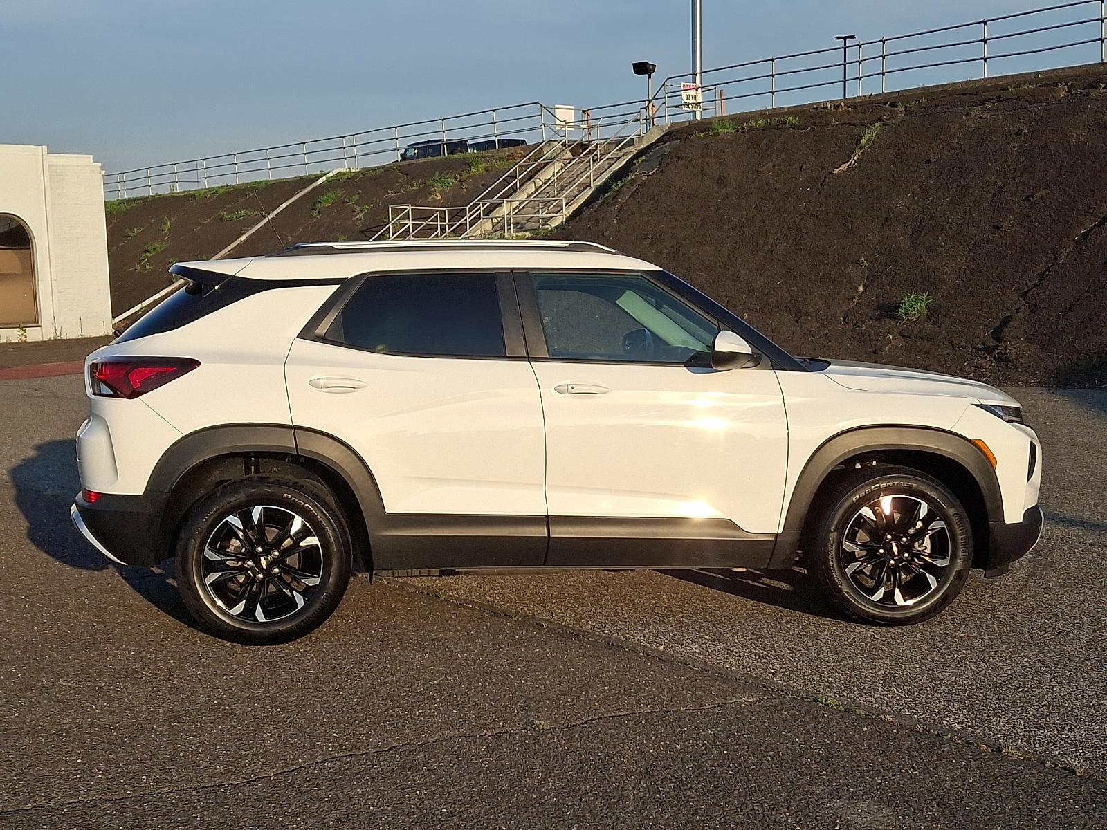 View vehicle photo 7