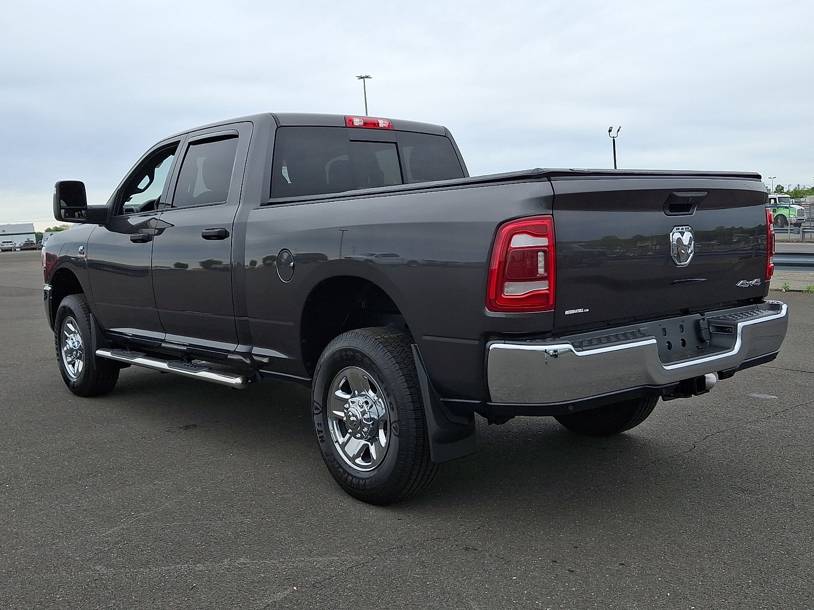 View vehicle photo 4