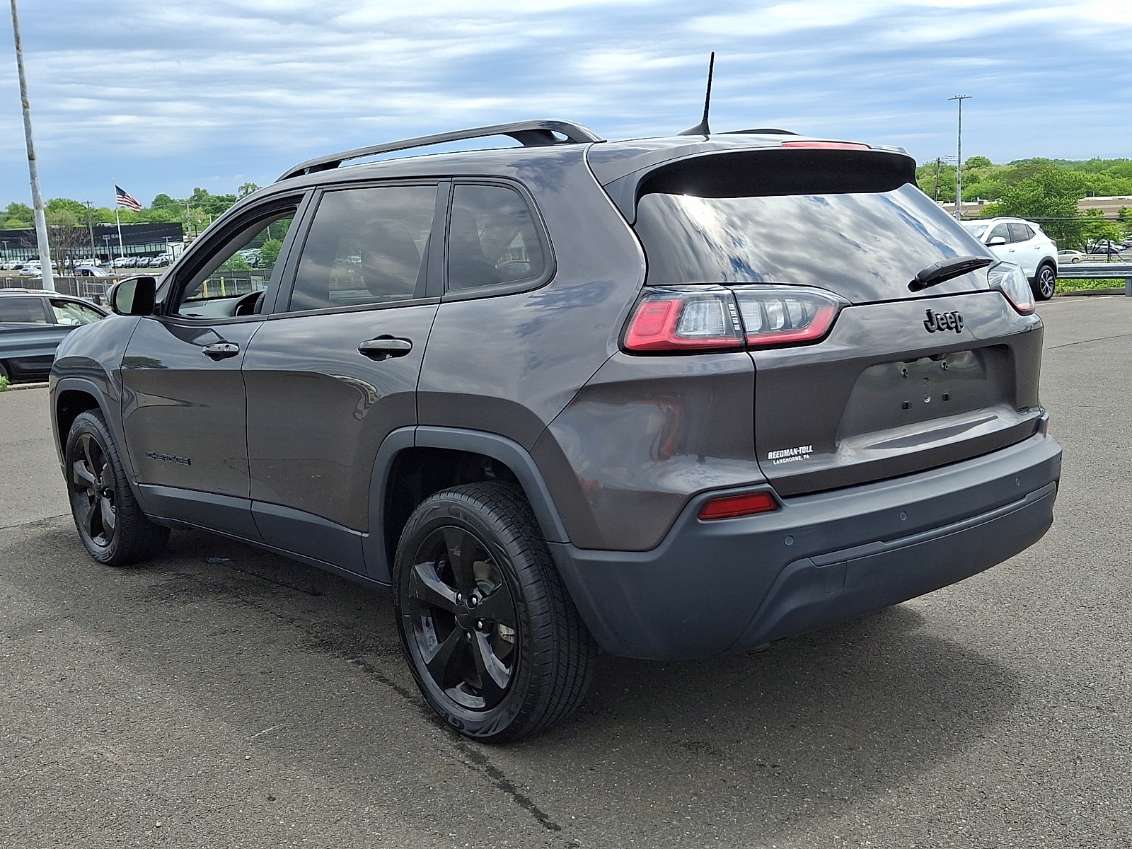 View vehicle photo 4