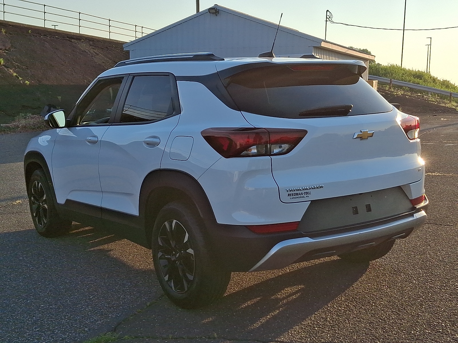 View vehicle photo 4