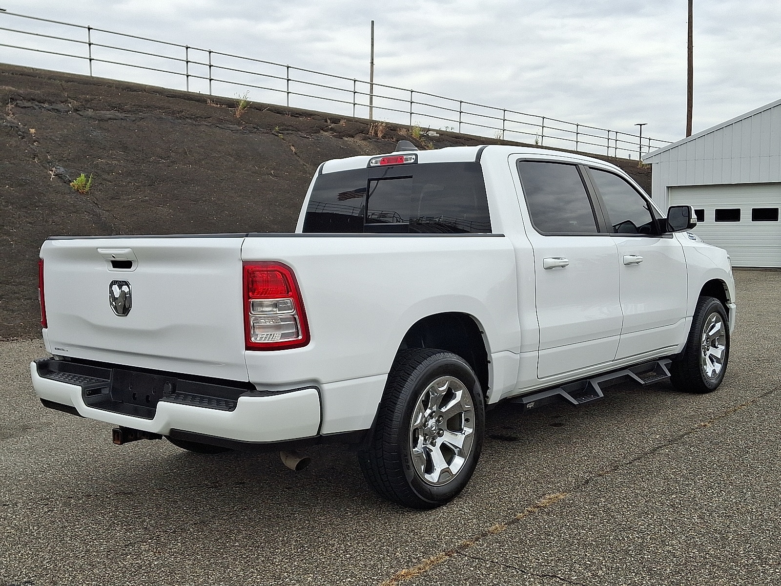 View vehicle photo 6