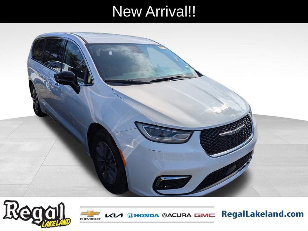 Used 2024 Chrysler Pacifica Hybrid Select