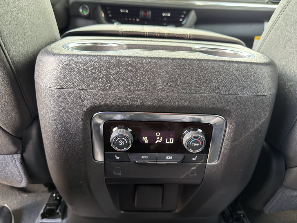 2026 Chevrolet Suburban High Country - Photo 18