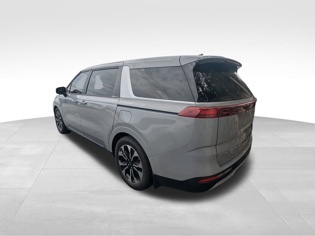 Used 2022 Kia Carnival EX