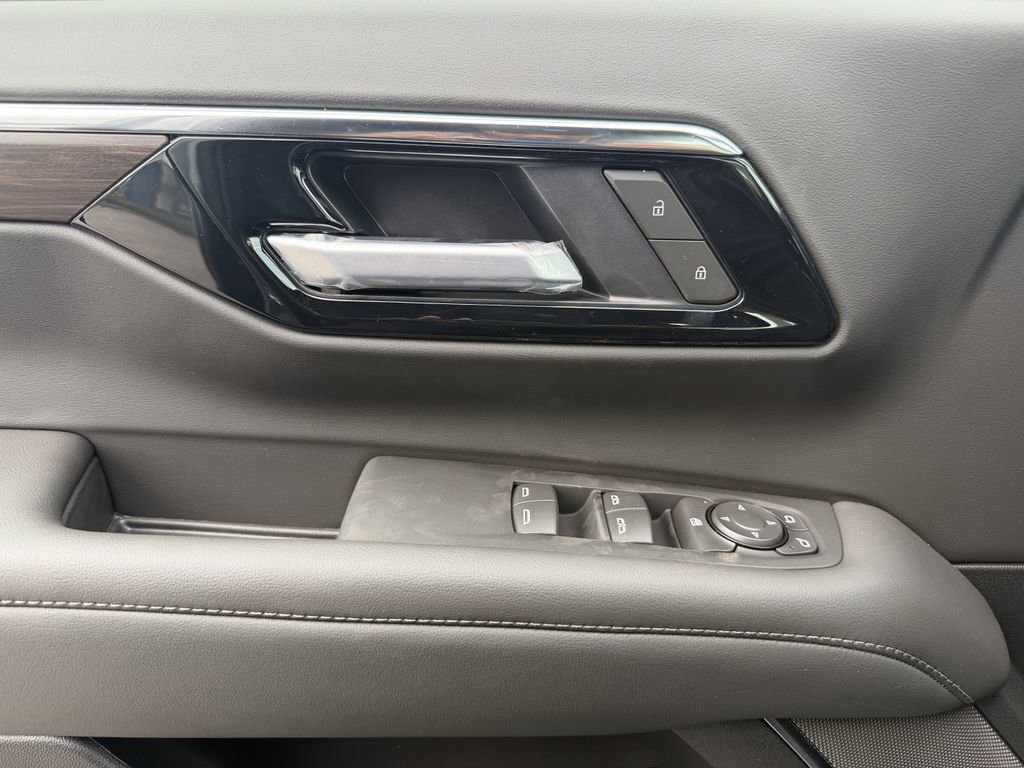 2026 Chevrolet Suburban LS - Photo 18