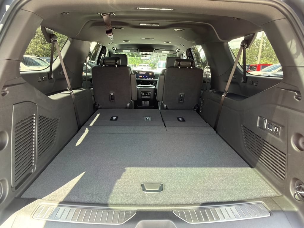 2026 Chevrolet Suburban High Country - Photo 11