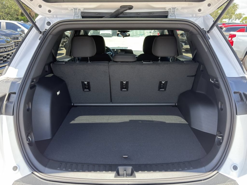 2027 Chevrolet Equinox LT - Photo 9