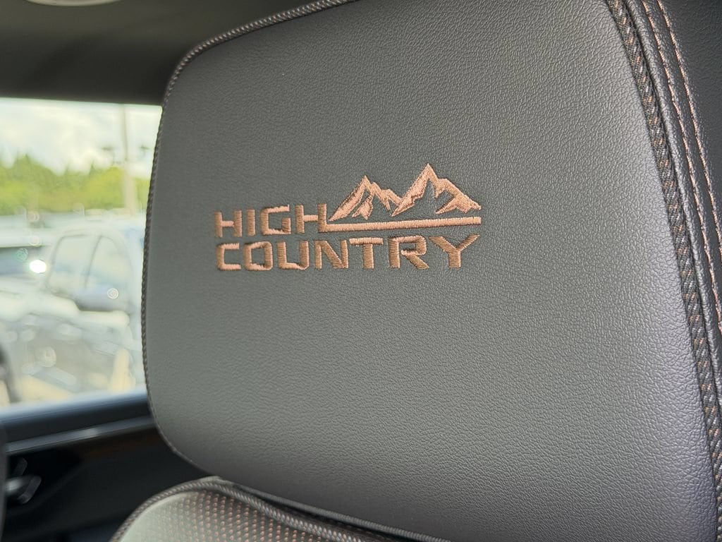 2026 Chevrolet Suburban High Country - Photo 25