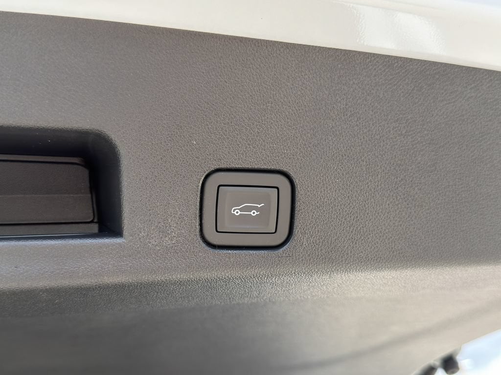 2027 Chevrolet Traverse Z71 - Photo 12