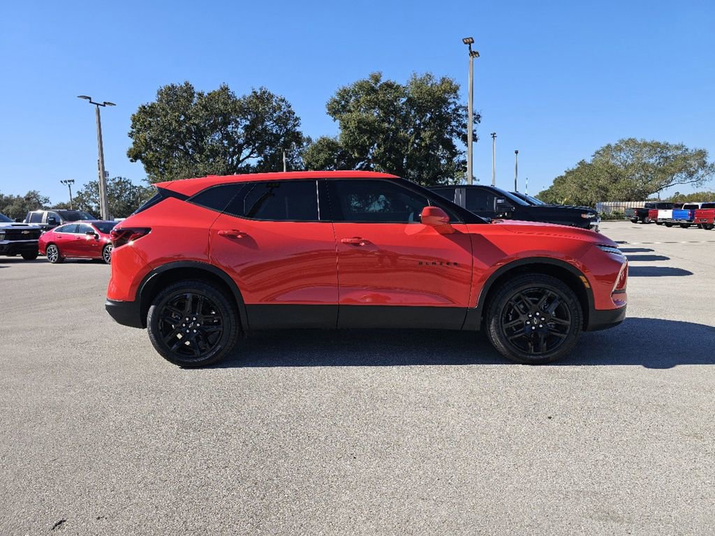 2025 Chevrolet Blazer 2LT photo 2