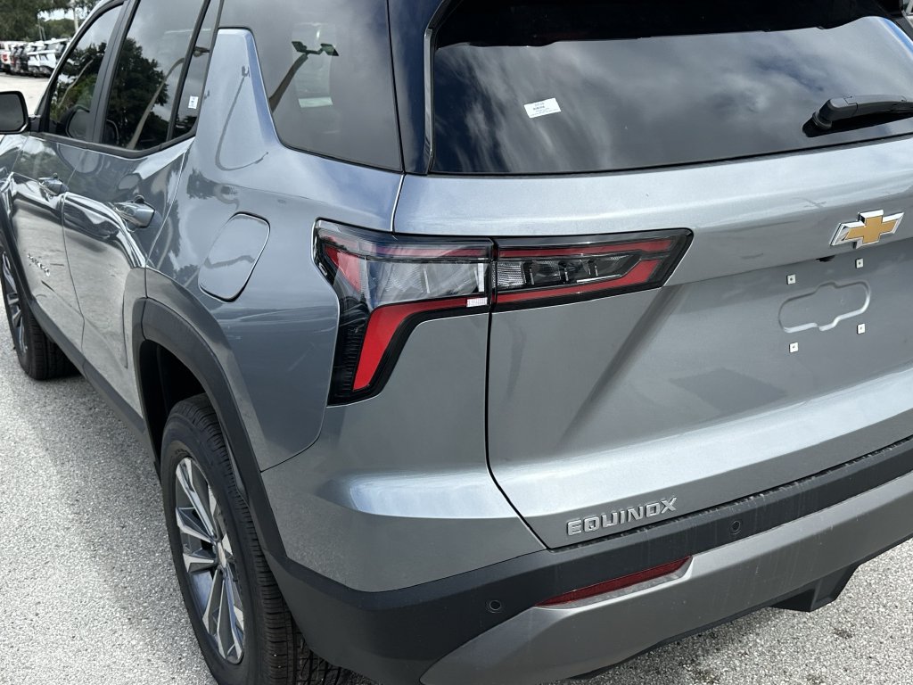 2027 Chevrolet Equinox LT - Photo 7