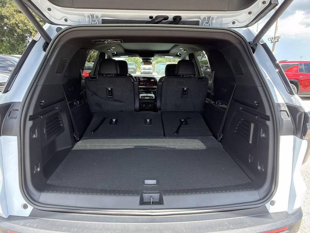 2027 Chevrolet Traverse Z71 - Photo 11