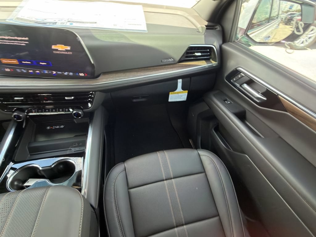 2026 Chevrolet Suburban High Country - Photo 17