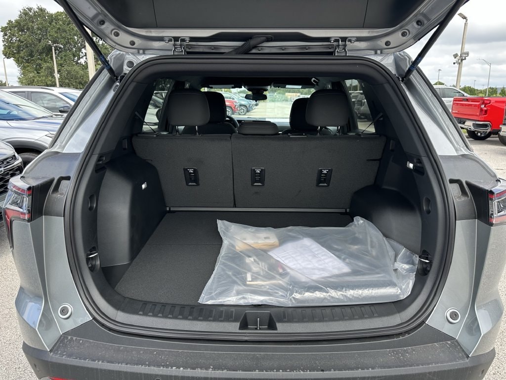 2027 Chevrolet Equinox LT - Photo 8