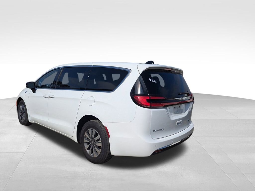 Used 2024 Chrysler Pacifica Hybrid Select