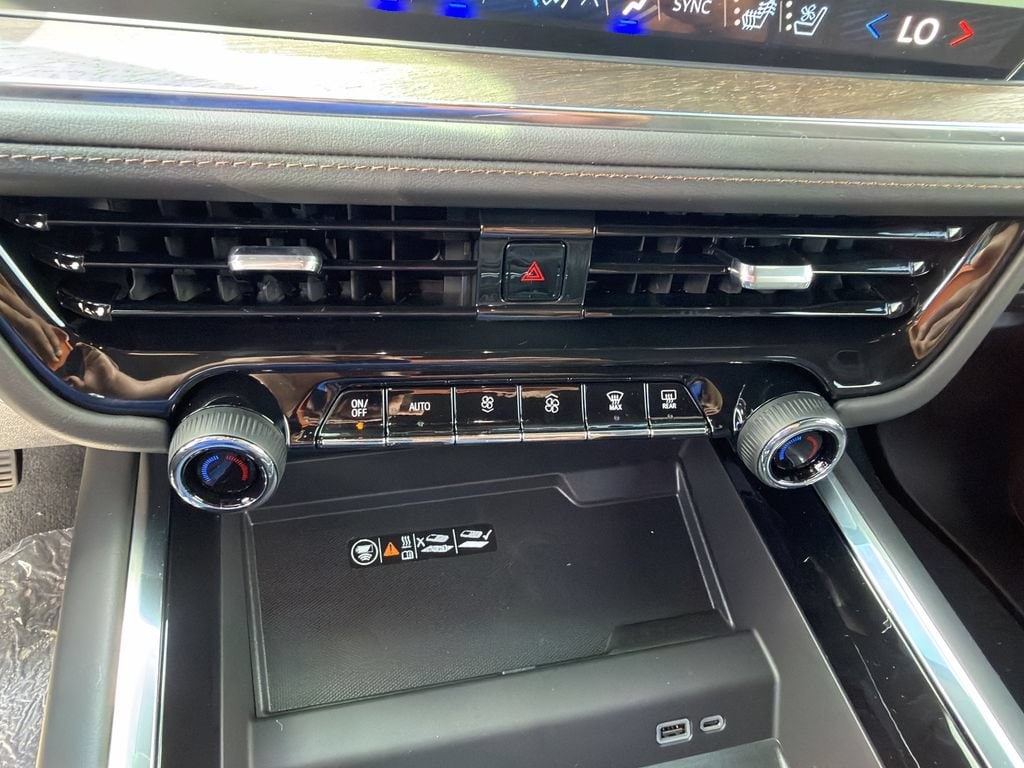 2026 Chevrolet Suburban High Country - Photo 34