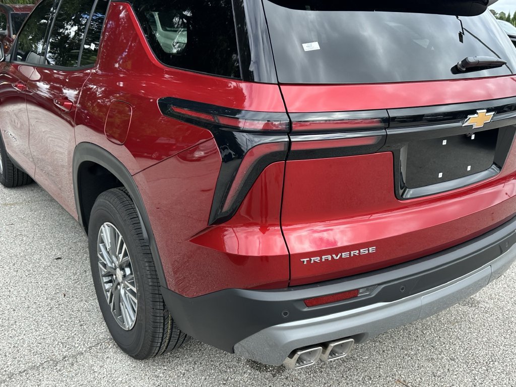 2027 Chevrolet Traverse LT - Photo 7