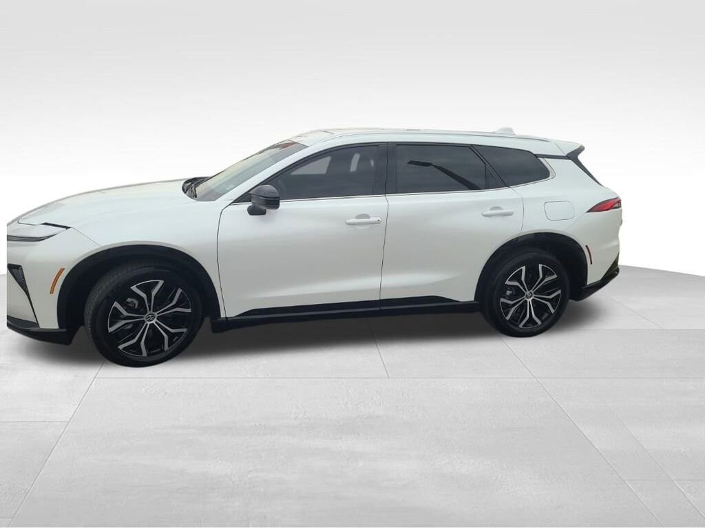 Used 2025 Toyota Crown Signia XLE