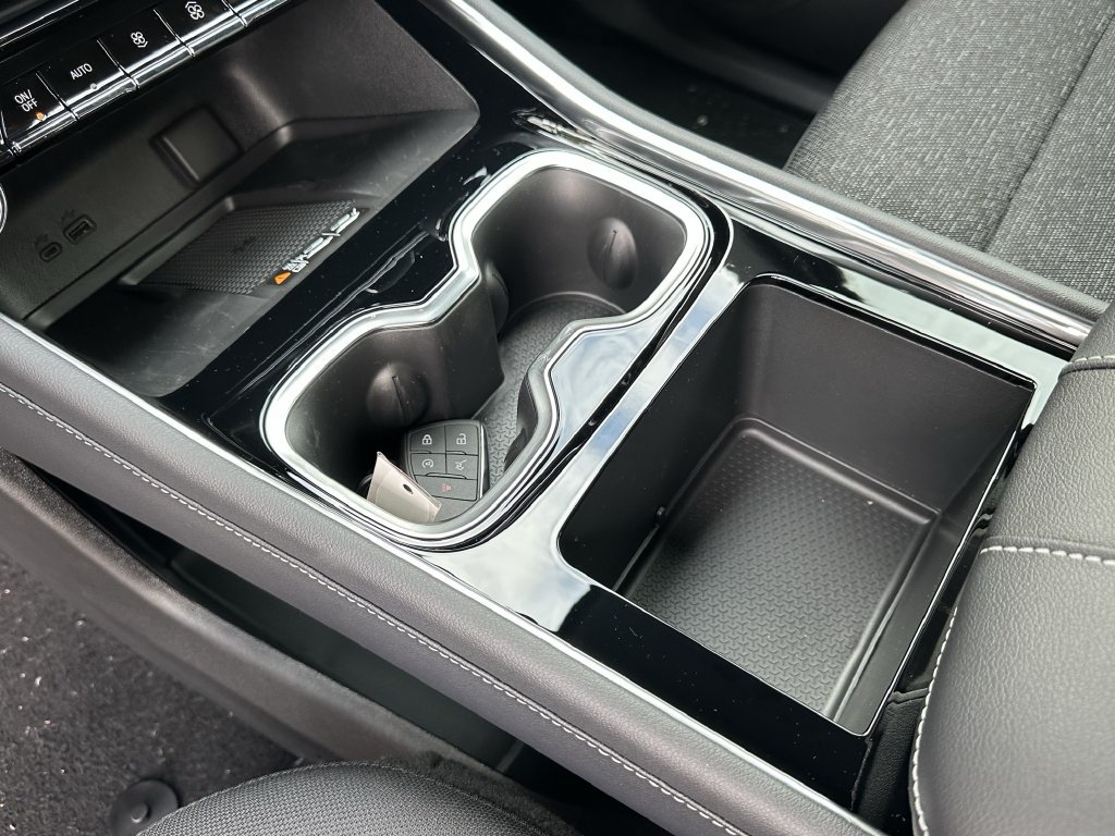 2027 Chevrolet Traverse LT - Photo 25