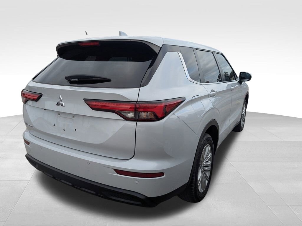 Used 2023 Mitsubishi Outlander ES