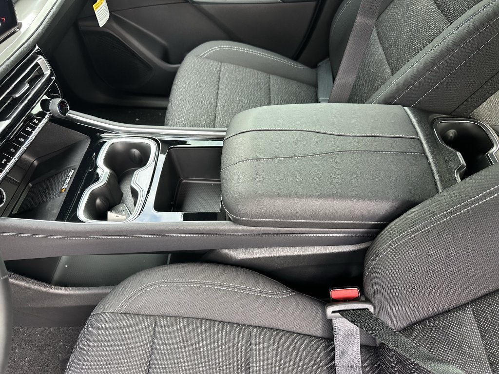 2027 Chevrolet Traverse LT - Photo 21
