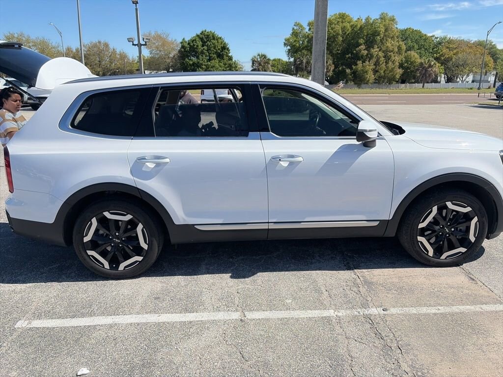 Used 2024 Kia Telluride S