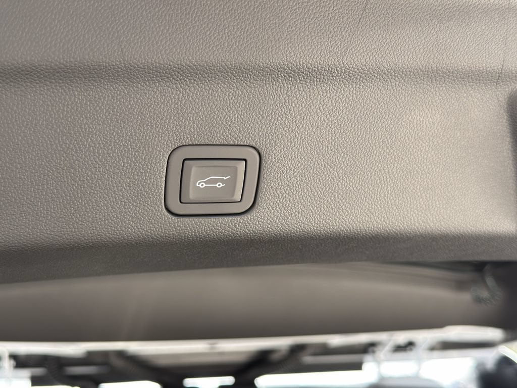 2026 Chevrolet Suburban High Country - Photo 13