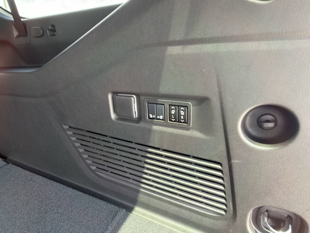 2026 Chevrolet Suburban High Country - Photo 12