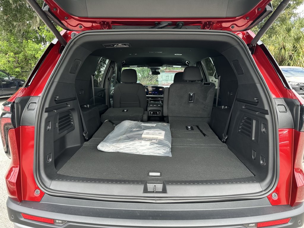 2027 Chevrolet Traverse LT - Photo 8