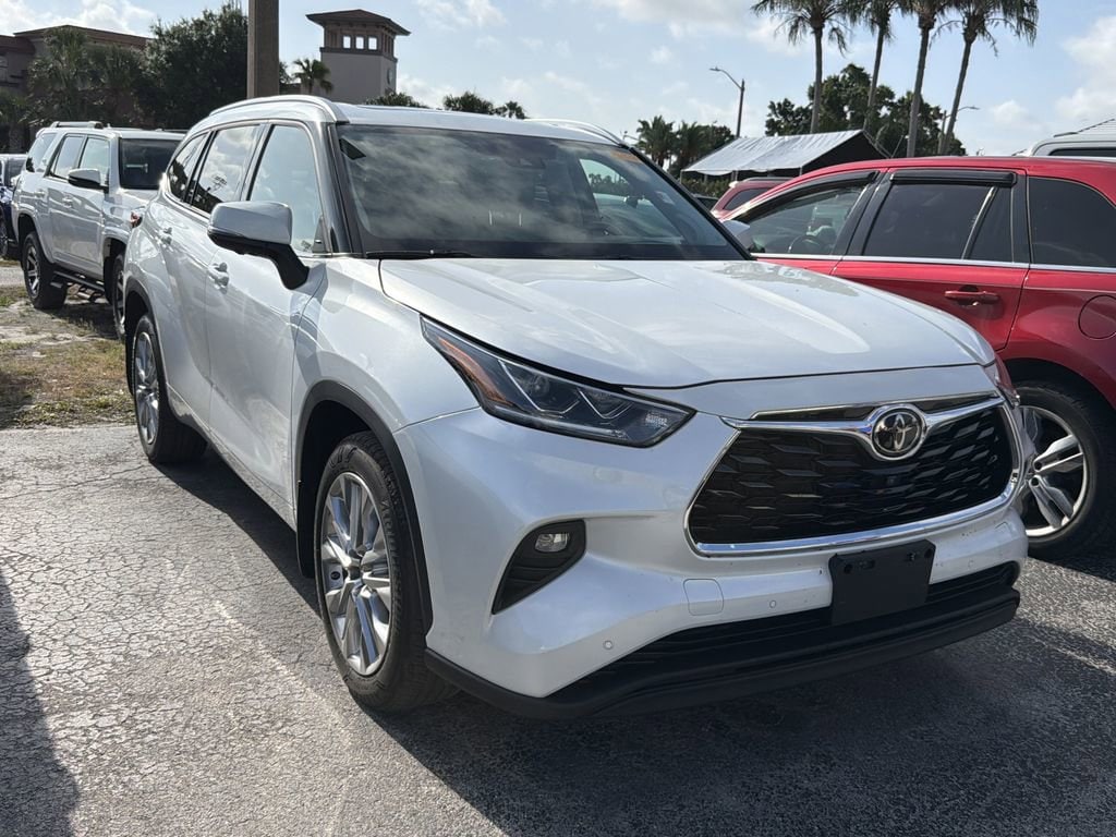 2023 Toyota Highlander Limited AWD's photo
