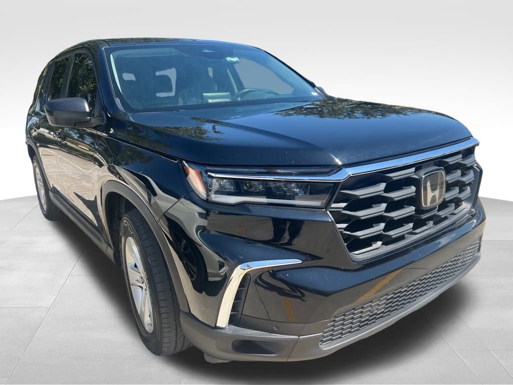 2023 Honda Pilot LX photo 2