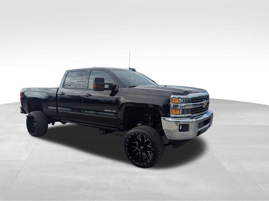 2017 Chevrolet Silverado 2500HD LT photo 2