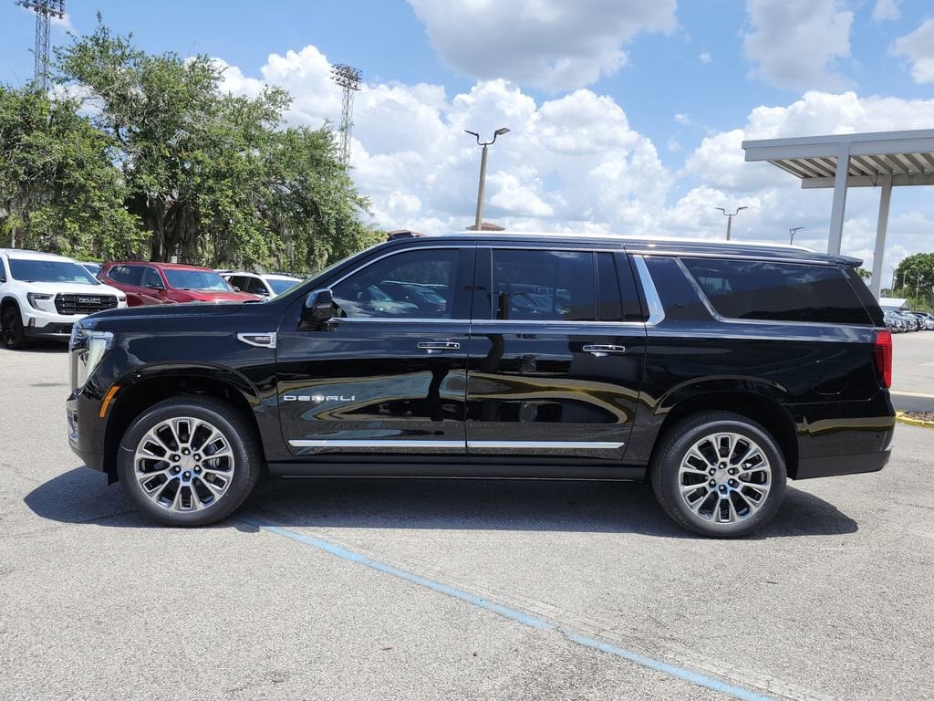 2026 GMC Yukon XL Denali - Photo 6