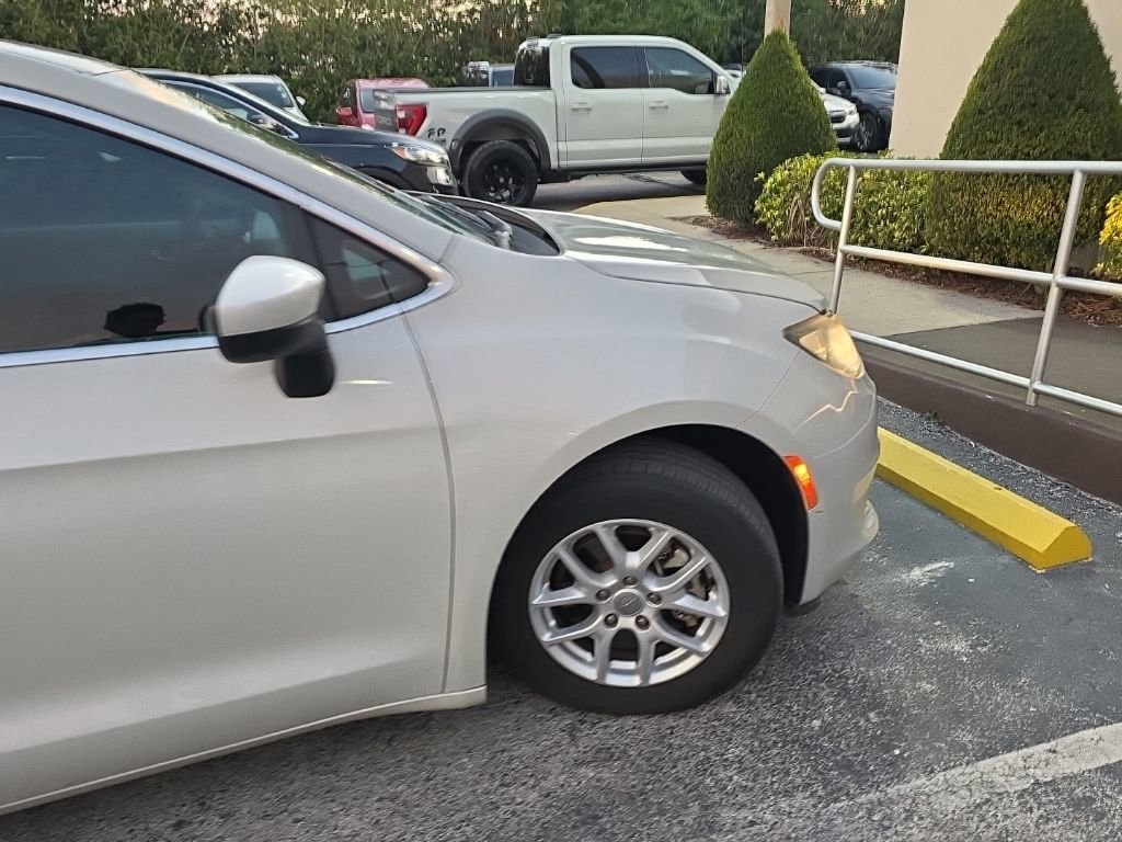 Used 2017 Chrysler Pacifica Touring Van