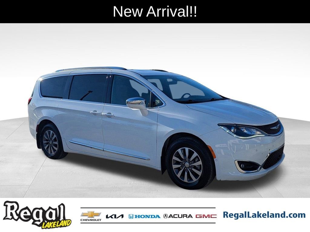 2020 Chrysler Pacifica Hybrid Limited's photo