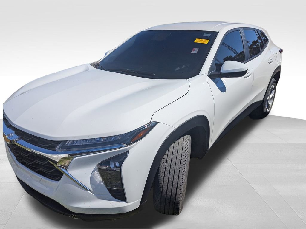 2024 Chevrolet Trax LS photo 4