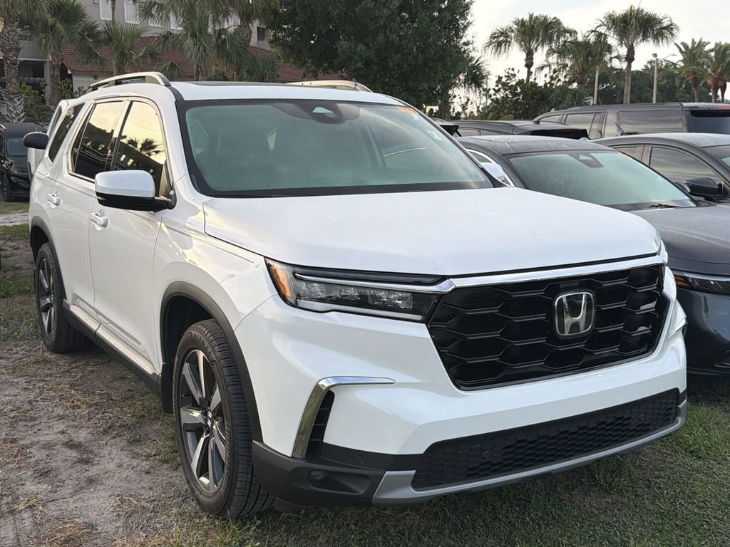 2025 Honda Pilot Touring AWD's photo