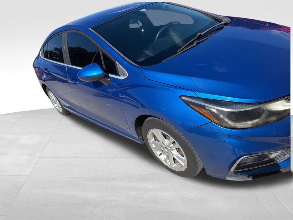 2016 Chevrolet Cruze LT photo 2