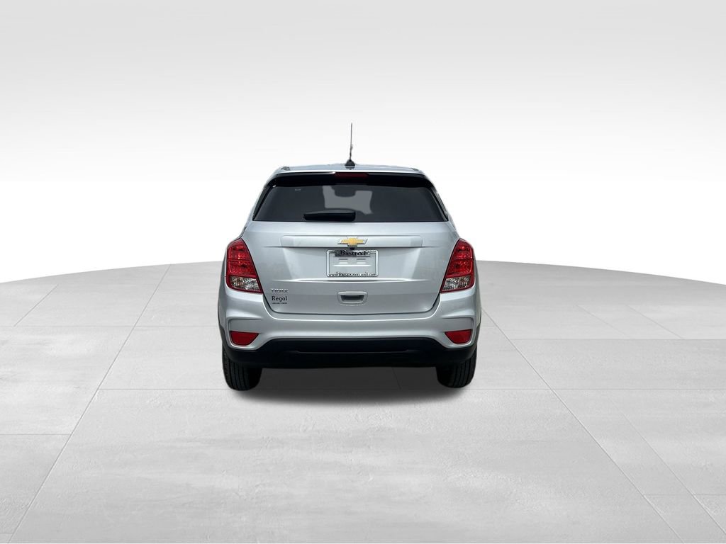 2022 Chevrolet Trax LS photo 4