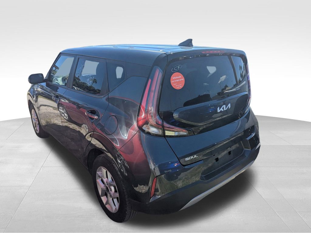2024 Kia Soul LX photo 2