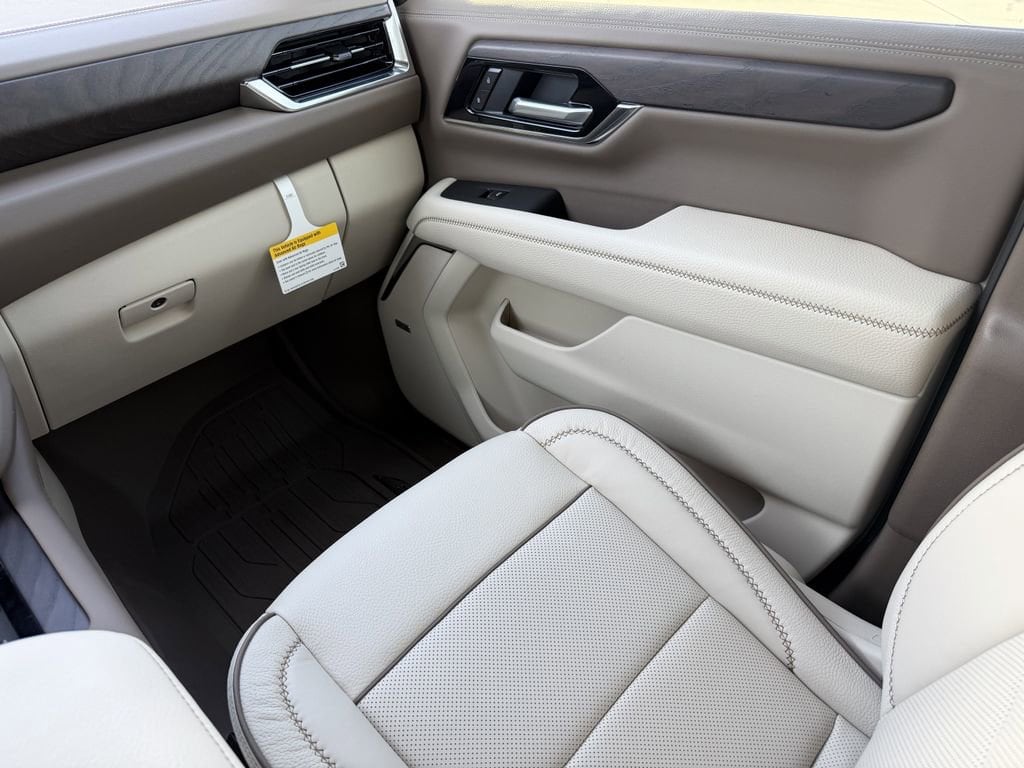 2026 GMC Yukon XL Denali - Photo 17
