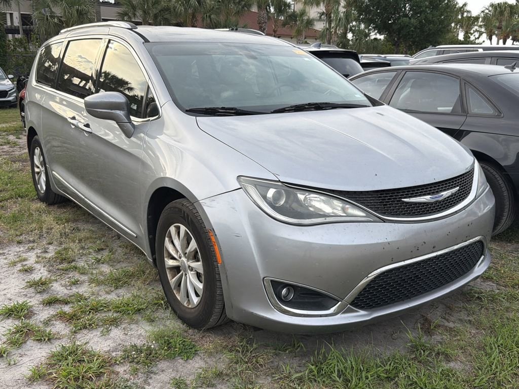 2019 Chrysler Pacifica Touring L's photo