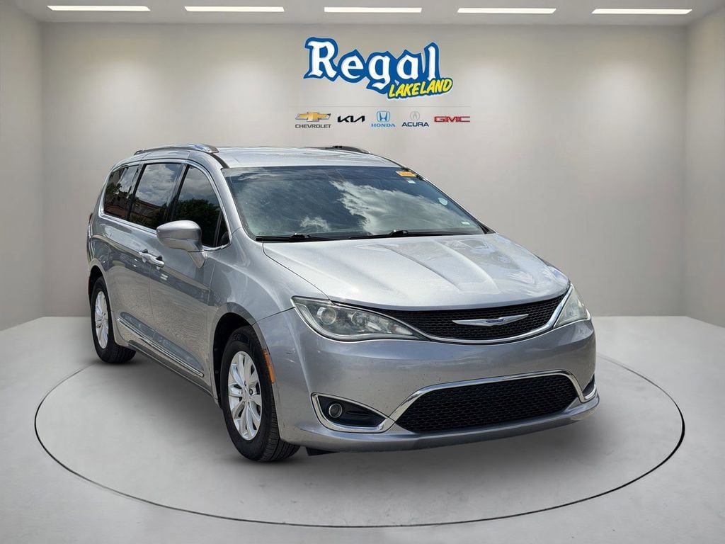 2019 Chrysler Pacifica Touring L's photo