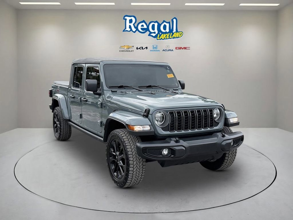 2025 Jeep Gladiator Nighthawk Auto's photo
