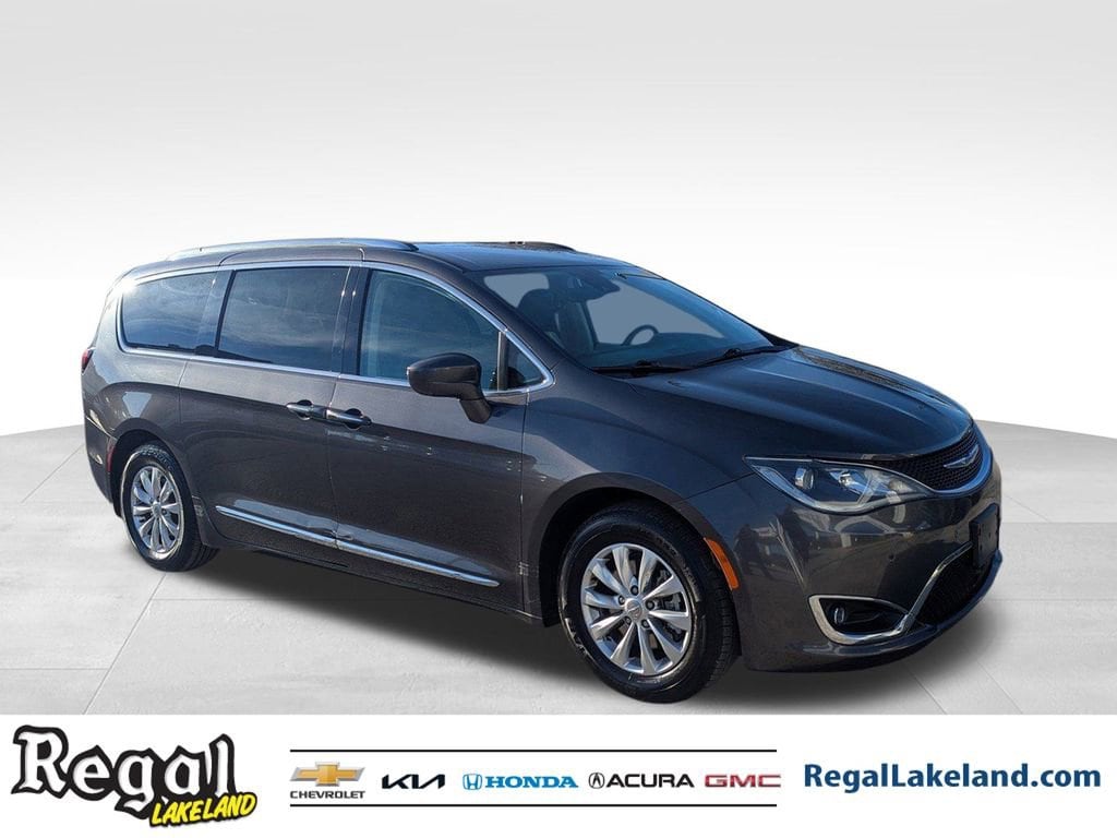 2018 Chrysler Pacifica Touring L's photo