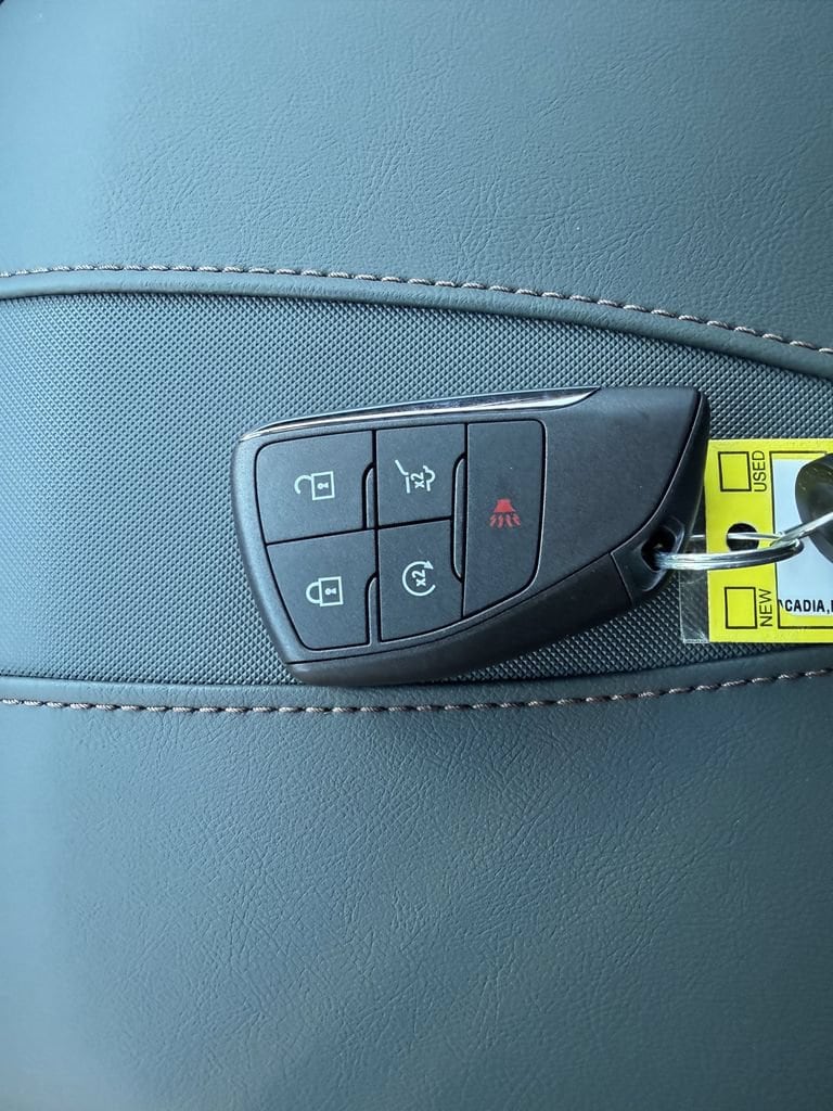 2026 GMC Acadia AT4 - Photo 33