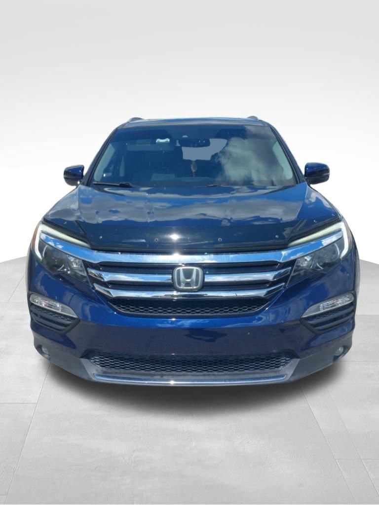 2017 Honda Pilot Elite photo 2